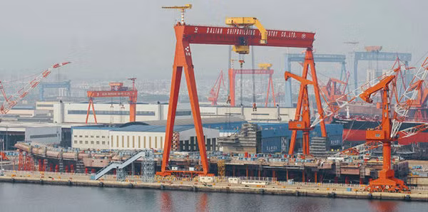 Trung Quốc chế tạo tàu sân bay nội đầu tiên Type 001A. Ảnh: Thời báo Hoàn Cầu.