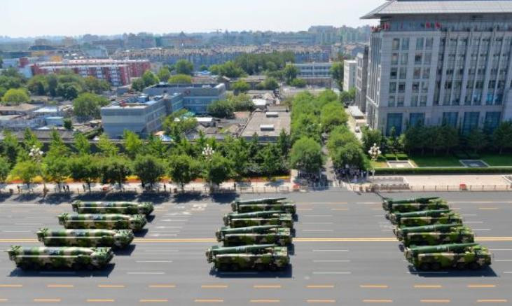 Tên lửa đạn đạo Đông Phong-15B và tên lửa đạn đạo Đông Phong-16 Trung Quốc. Ảnh: Cankao