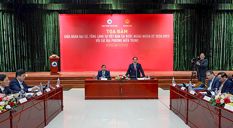 Quang cảnh toạ đàm (ảnh Ngô Huyền)