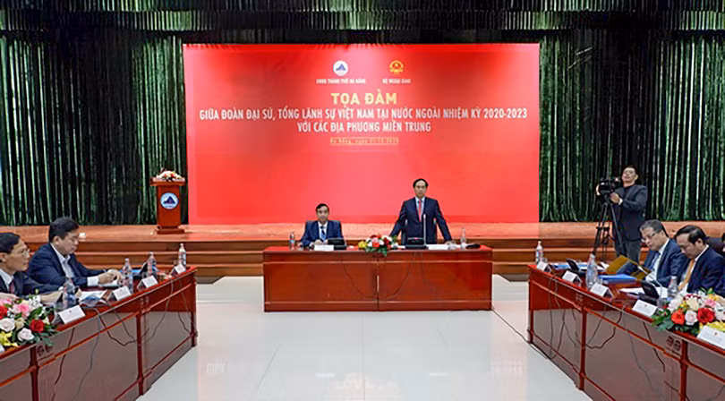 Quang cảnh toạ đàm (ảnh Ngô Huyền)