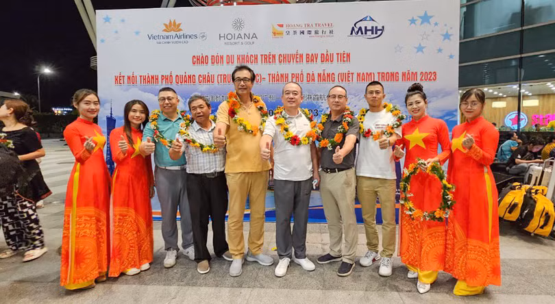 Hầu hết các hành khách trên chuyến bay là đại diện các đơn vị lữ hành của Trung Quốc.