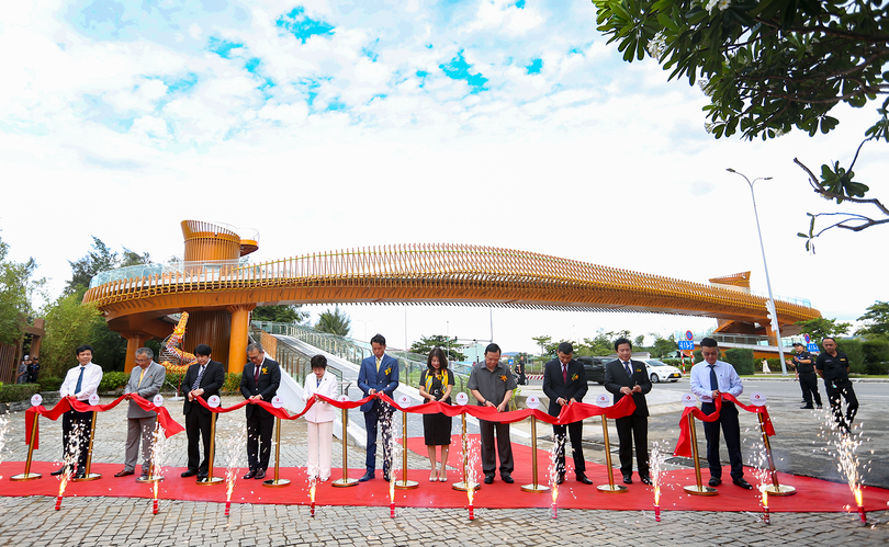 Cầu hữu nghị Việt-Nhật trên tuyến đường Nguyễn Tất Thành (quận Liên Chiểu, TP Đà Nẵng)