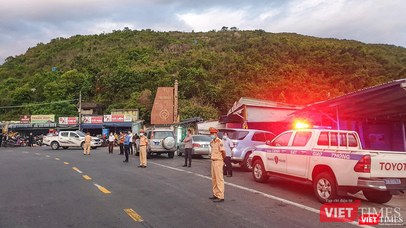 Lực lượng CSGT Đà Nẵng và Thừa Thiên Huế phối hợp hỗ trợ đoàn người