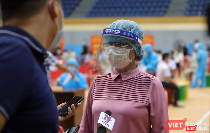 Bà Ngô Thị Kim Yến – Phó Chủ tịch UBND TP Đà Nẵng trong đợt kiểm tra công tác tiêm vaccine COVID-19 trên địa bàn TP Đà Nẵng