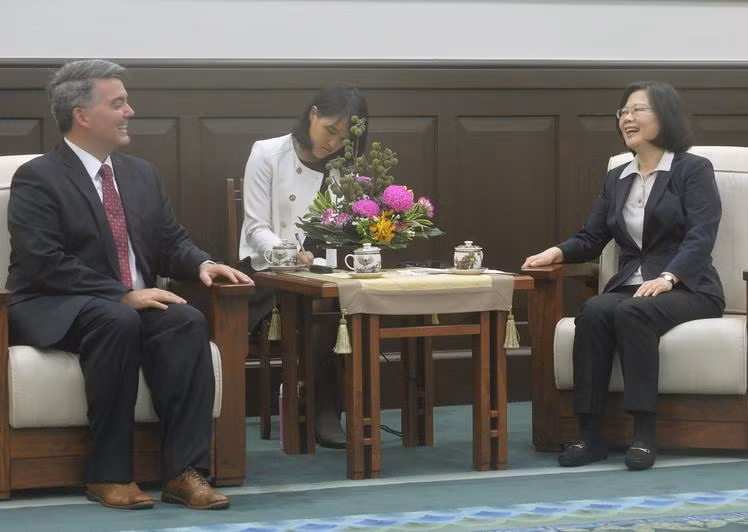 Ngày 26/5/2017, nhà lãnh đạo Đài Loan bà Thái Anh Văn tiếp ông Cory Gardner, Chủ tịch Tiểu ban châu Á - Thái Bình Dương, Ủy ban Đối ngoại Thượng viện Mỹ. Ảnh: CNA