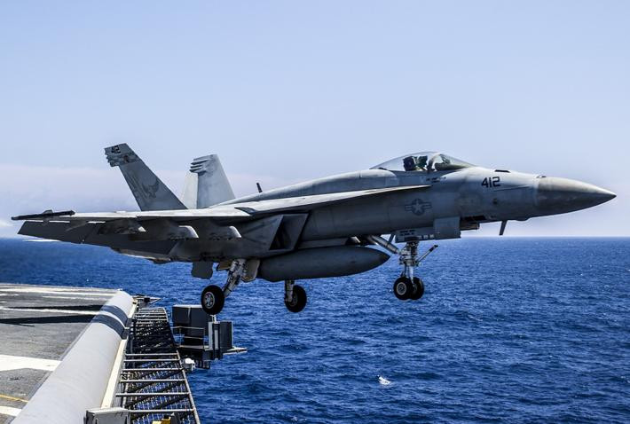 Máy bay chiến đấu trên tàu sân bay Mỹ. Ảnh: National Interest