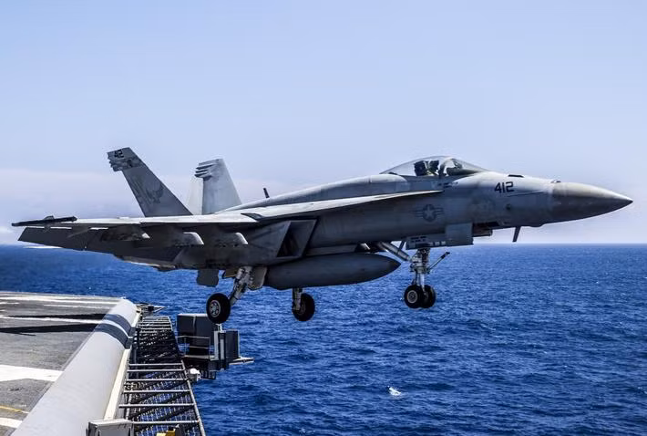Máy bay chiến đấu trên tàu sân bay Mỹ. Ảnh: National Interest