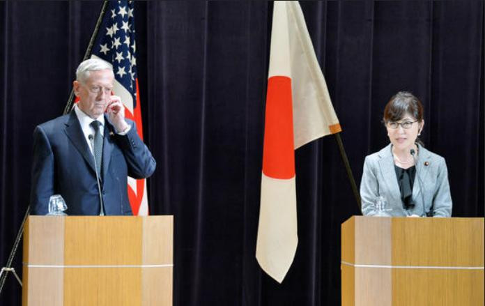 Đầu tháng 2/2017, Bộ trưởng Quốc phòng Mỹ James Mattis thăm Nhật Bản. Ảnh: Nikkei Asian Review