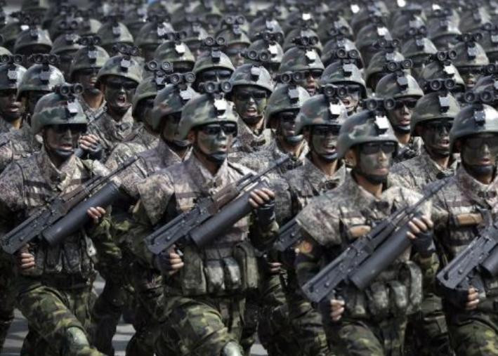 Khối lực lượng đặc nhiệm Quân đội Triều Tiên cầm súng trường Type 98 do Triều Tiên tự sản xuất. Ảnh: Cankao