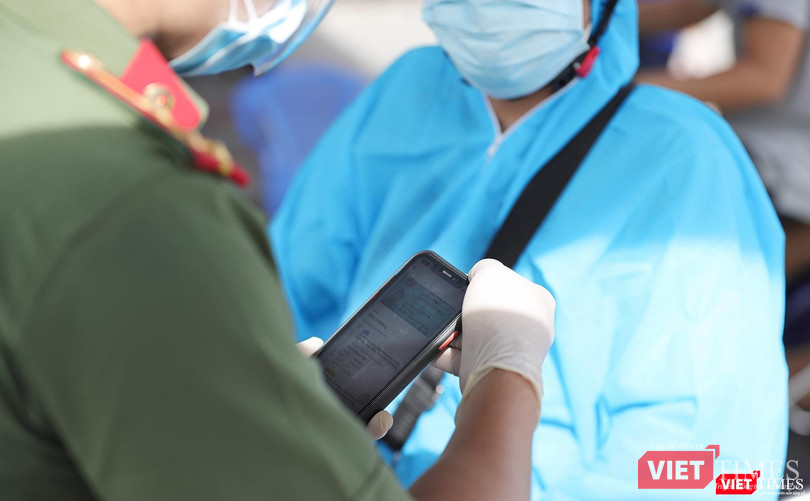 Đà Nẵng kiểm soát người dân đi lại bằng mã QRCode cấp qua ứng dụng trên điện thoại di động Đà Nẵng kiểm soát người dân đi lại bằng mã QRCode cấp qua ứng dụng trên điện thoại di động