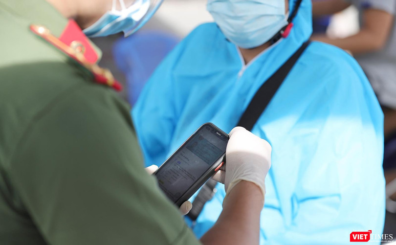 Đà Nẵng kiểm tra người dân ra/vào TP bằng quét QR trên ứng dụng Danang Smart City và PC-Covid