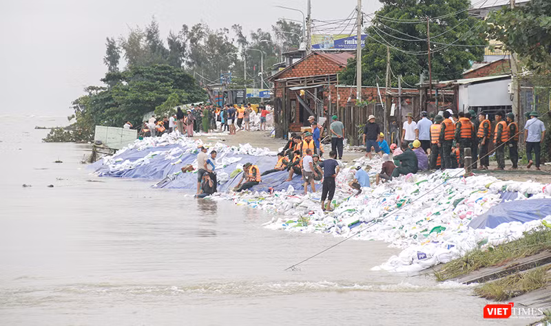 Bờ kè An Lương ở xã Duy Nghĩa sạt lở nghiêm trọng.
