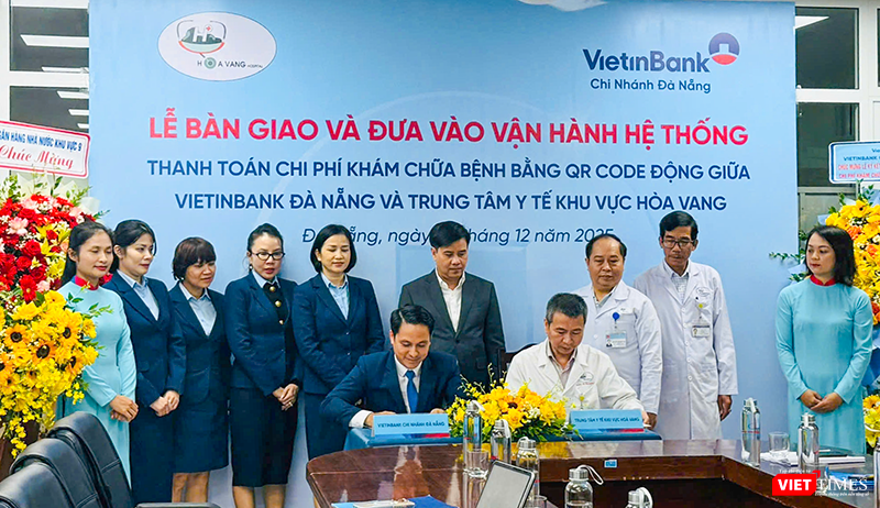 Sáng 3/12, VietinBank chi nhánh Đà Nẵng phối hợp cùng Trung tâm Y tế khu vực Hòa Vang tổ chức Lễ bàn giao và đưa vào vận hành hệ thống thanh toán chi phí khám chữa bệnh bằng QR động.