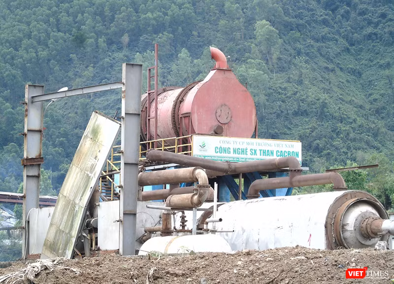 Khu xử lý rác thải tại bãi rác Khánh Sơn (Đà Nẵng) chỉ còn lại là khối động cơ xử lý rác cũ kỹ, gắn tên Công ty CP môi trường Việt Nam.