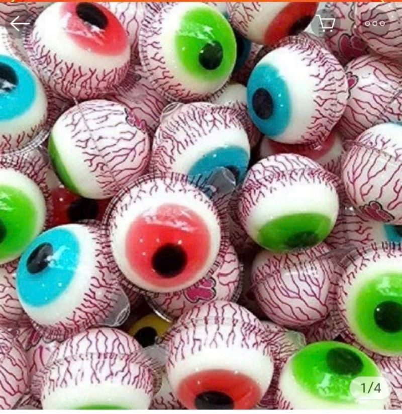 Loại kẹo “con mắt” mà bé D. ăn vốn được bày bán rất nhiều tại các hàng quán lẫn trên mạng. 