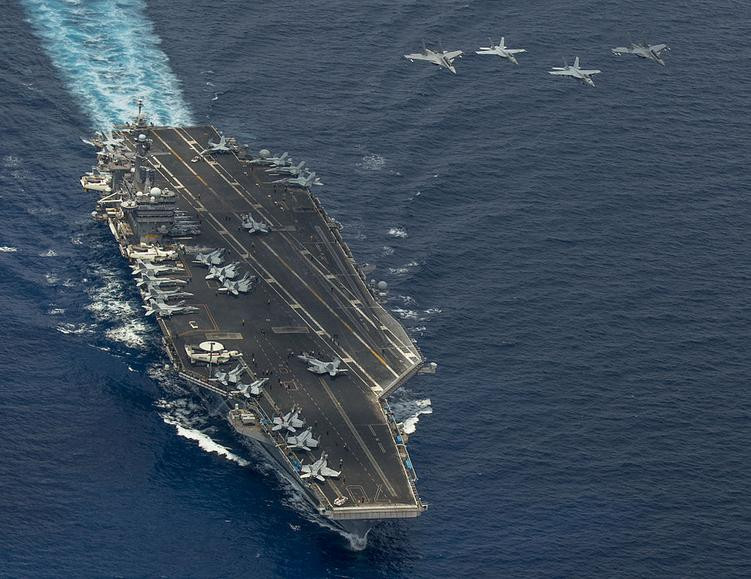Tàu sân bay động cơ hạt nhân USS Carl Vinson, Hạm đội 3, Hải quân Mỹ trên Biển Đông. Ảnh: Morning News USA