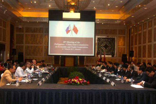 Hội nghị lần thứ 28 của Ủy ban hỗn hợp kinh tế thương mại Trung Quốc - Philippines ngày 7/3/2017. Ảnh: Sina