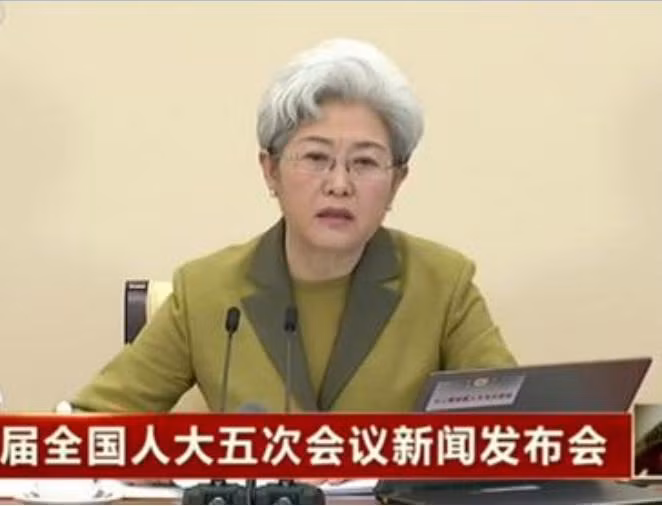 Bà Phó Oánh, người phát ngôn Kỳ họp thứ 5 Quốc hội khóa 12 Trung Quốc. Ảnh: Sina