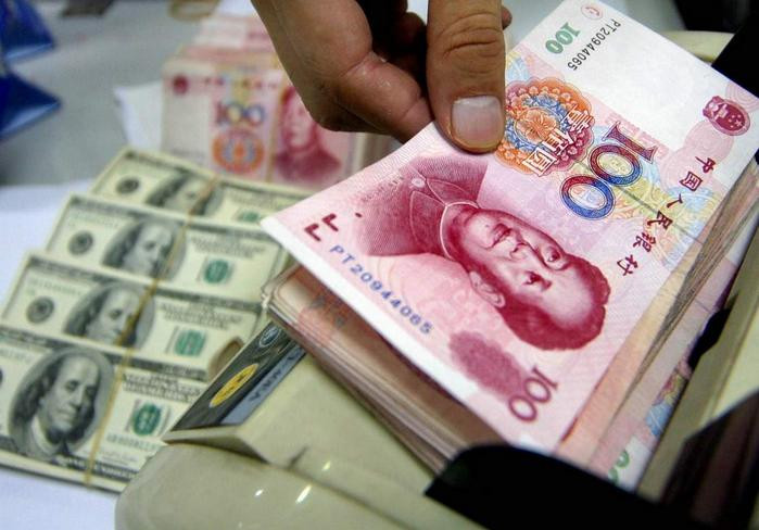 Đồng nhân dân tệ Trung Quốc và đồng USD Mỹ (ảnh tư liệu)