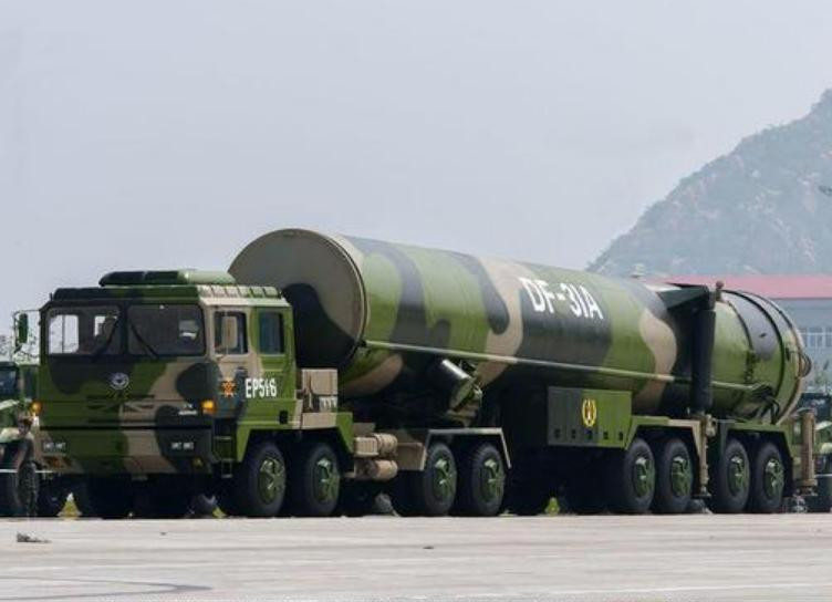 Tên lửa đạn đạo xuyên lục địa Đông Phong-31A Trung Quốc. Ảnh: Sina