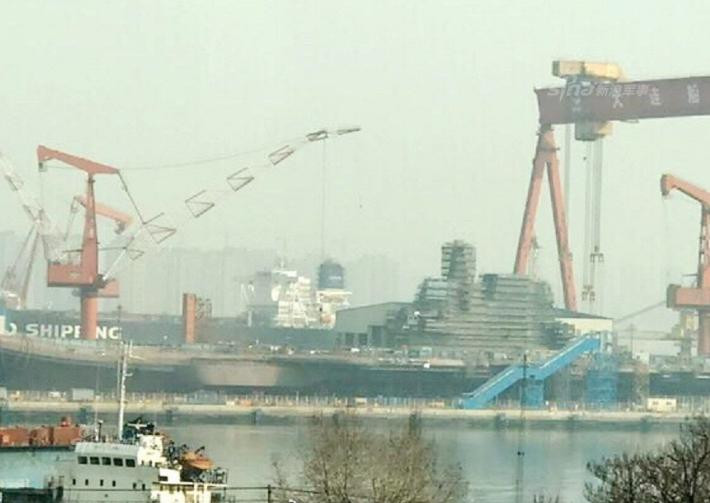 Tàu sân bay Type 001A Trung Quốc chuẩn bị hạ thủy. Ảnh: Sina