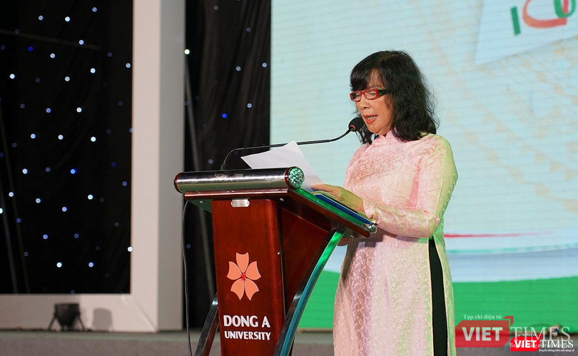 TS. Nguyễn Thị Anh Đào – Hiệu trưởng ĐH Đông Á phát biểu tại lễ Khai giảng năm học 2022 TS. Nguyễn Thị Anh Đào – Hiệu trưởng ĐH Đông Á phát biểu tại lễ Khai giảng năm học 2022