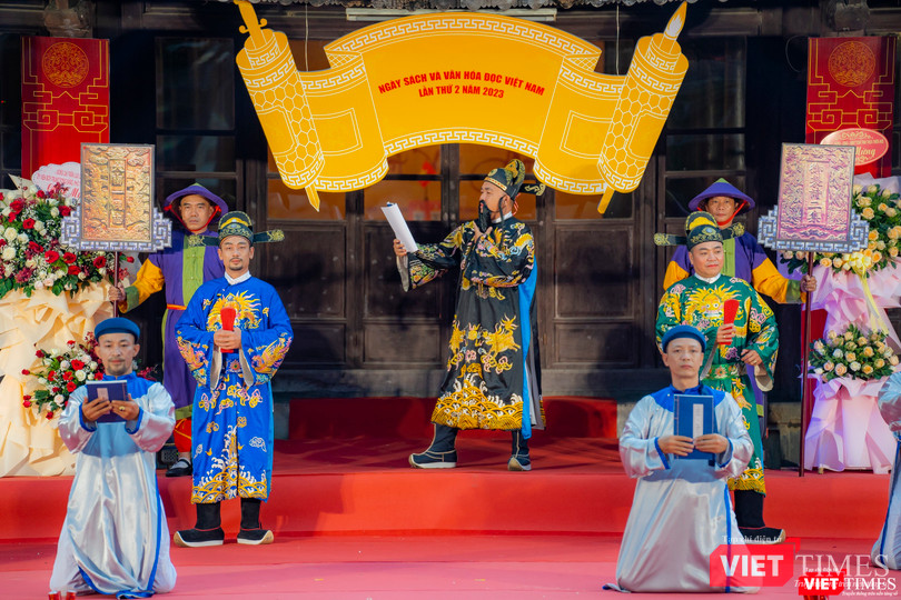 Tiết mục khai mạc Ngày Sách và Văn hóa đọc Việt Nam lần thứ hai tại Huế Tiết mục khai mạc Ngày Sách và Văn hóa đọc Việt Nam lần thứ hai tại Huế