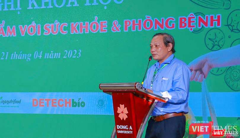 Ông Võ Thu Tùng - Phó Giám đốc Sở Y tế TP Đà Nẵng - phát biểu tham luận tại hội thảo