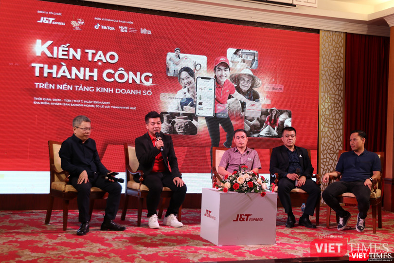 Các diễn giả chia sẻ kinh nghiệm thực chiến trong kinh doanh online, chinh phục khách hàng trên nền tảng số