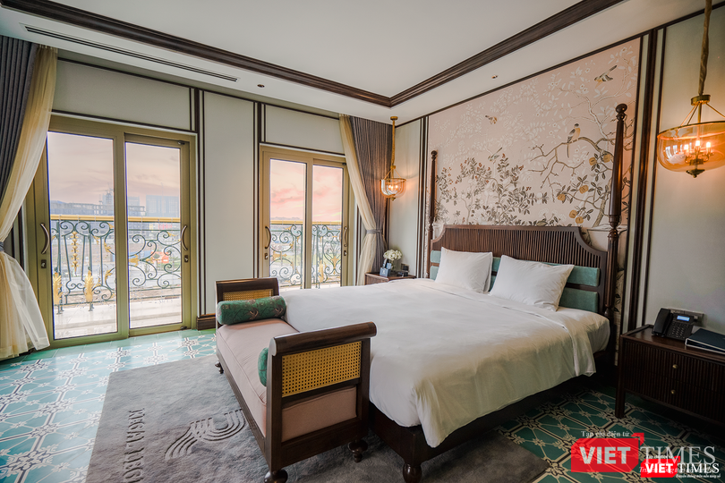 Tinh thần hoài niệm của thời đại Indochine được tái hiện trong mọi góc cạnh không gian nghỉ dưỡng cùng với hệ nội thất đẳng cấp quốc tế tạo ra một trải nghiệm nghỉ dưỡng đáng giá cho mỗi du khách. Tinh thần hoài niệm của thời đại Indochine được tái hiện trong mọi góc cạnh không gian nghỉ dưỡng cùng với hệ nội thất đẳng cấp quốc tế tạo ra một trải nghiệm nghỉ dưỡng đáng giá cho mỗi du khách.