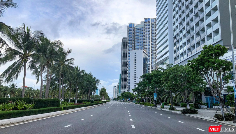 Hệ thống khách sạn ven biển du lịch Đà Nẵng vẫn khá yên ắng