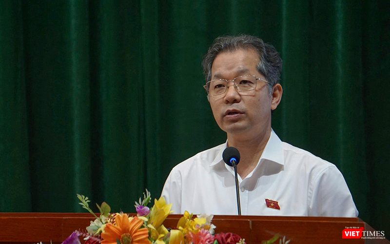 Ông Nguyễn Văn Quảng, Bí thư Thành ủy, Trưởng đoàn ĐBQH TP Đà Nẵng phát biểu tại buổi tiếp xúc cử tri các phường Thanh Khê, Hòa Khánh, Liên Chiểu diễn ra sáng 4/7.