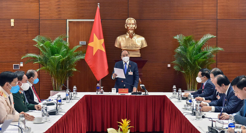Thủ tướng Chính phủ Nguyễn Xuân Phúc chỉ đạo công tác phòng chống dịch COVID-19 (ảnh VGP)