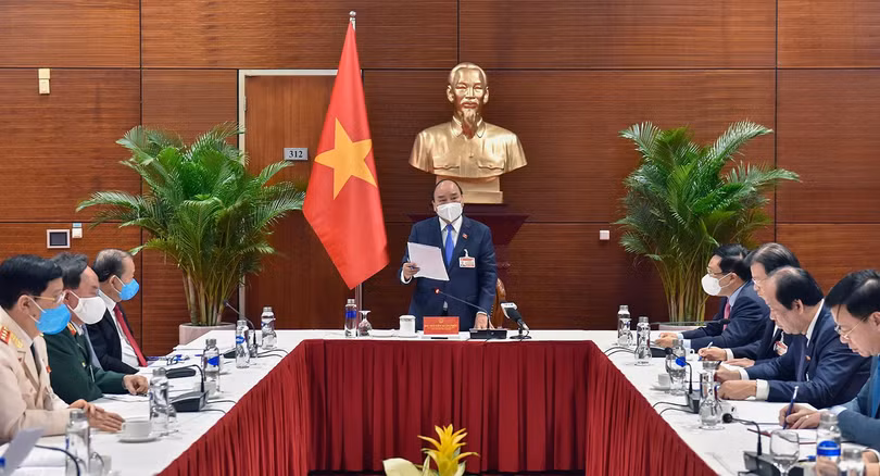 Thủ tướng Chính phủ Nguyễn Xuân Phúc chỉ đạo công tác phòng chống dịch COVID-19 (ảnh VGP)