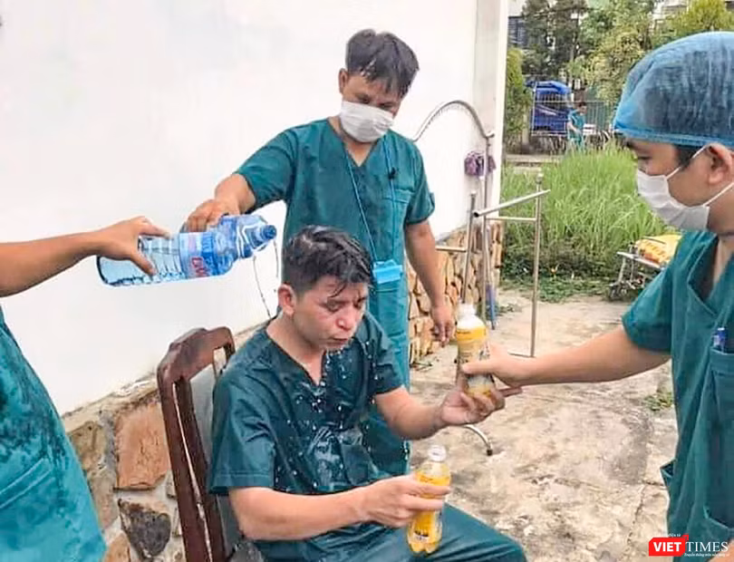 Một cán bộ y tế Đà Nẵng bị sốc do làm việc quá tải khi dịch COVID-19 bùng phát tại địa phương