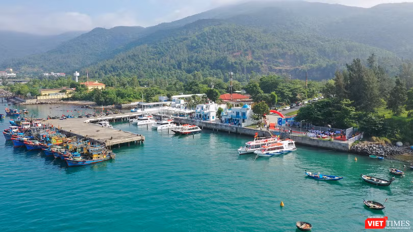 Bến CT15 (bán đảo Sơn Trà), điểm đầu của tuyến du lịch thủy nội địa CT15 đi Hòn Sụp - Bãi Nam - Bãi Đa.