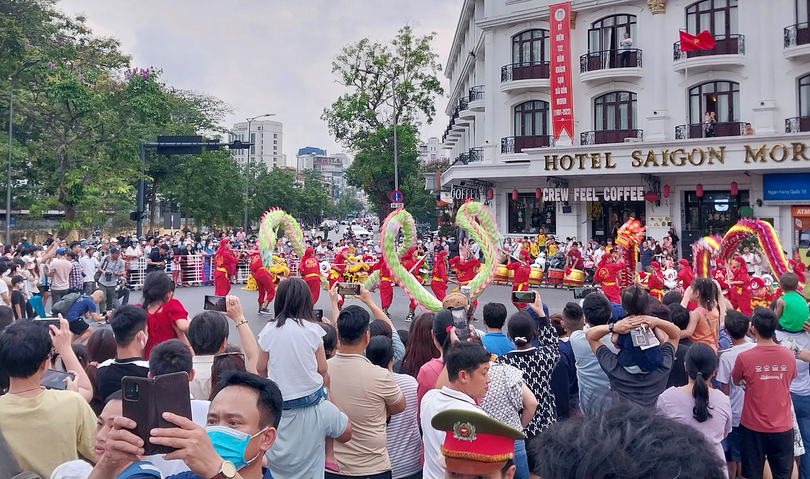 Du khách đến Huế trong dịp lễ 30/4-1/5