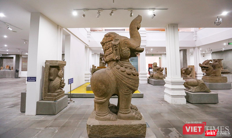 Hiện vật tượng Gajasimha (Voi - Sư tử) đang được lưu giữ tại Bảo tàng Điêu khắc Chăm Đà Nẵng