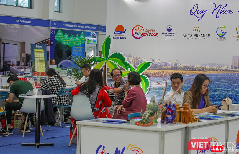 Đối tác, khách hàng trao đổi, tìm kiếm cơ hội hợp tác tại VITM Đà Nẵng 2022