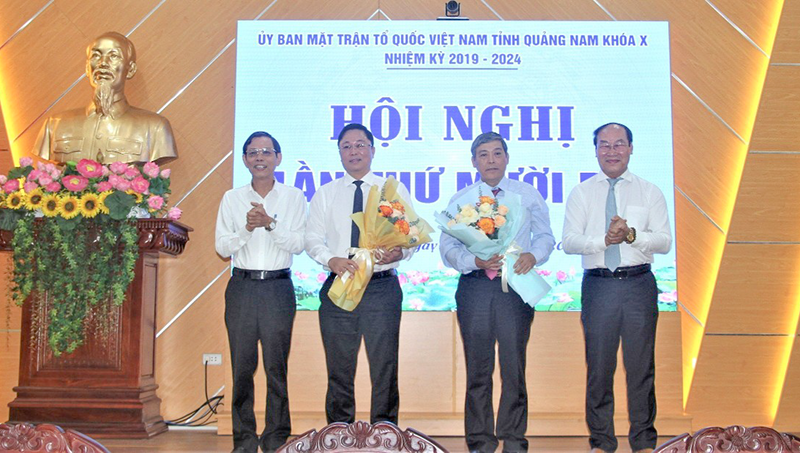 Ông Lê Trí Thanh (thứ 2 từ phải sang), Ủy viên Ban Thường vụ Tỉnh ủy, nguyên Chủ tịch UBND tỉnh Quảng Nam giữ chức vụ Chủ tịch Ủy ban MTTQ Việt Nam tỉnh nhiệm kỳ 2019 - 2024.