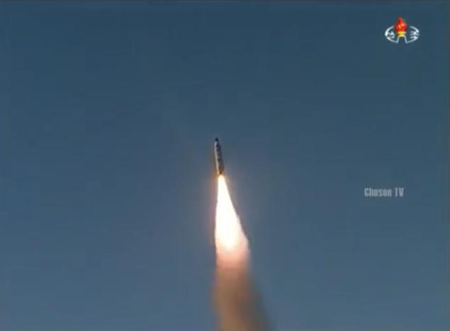 Ngày 12 tháng 2 năm 2017, Triều Tiên phóng tên lửa đạn đạo tầm trung Pukguksong-2. Ảnh: Sputnik