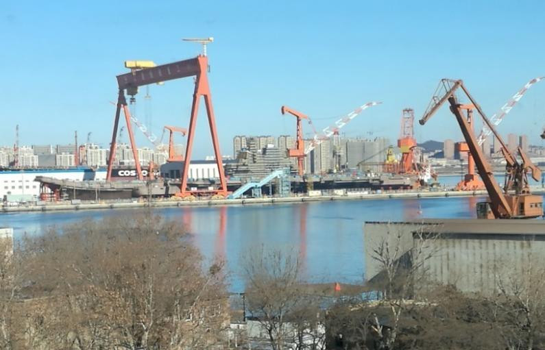 Tàu sân bay thông thường Type 001A do Trung Quốc đang chế tạo. Ảnh: Sina