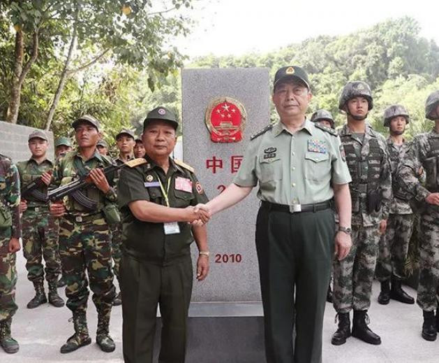 Trung Quốc giao lưu biên phòng với Lào. Ảnh: Sohu.