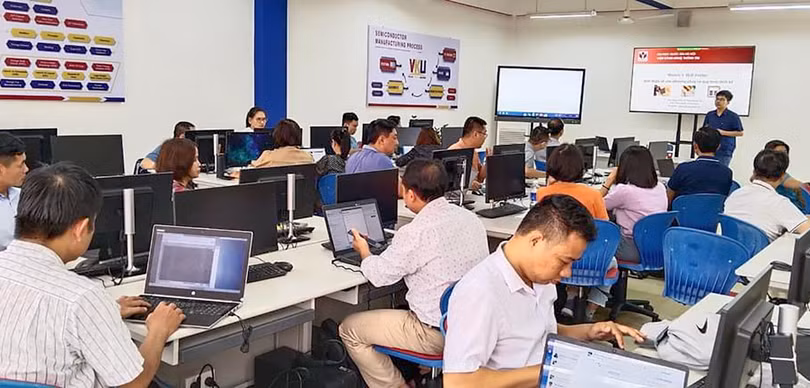 Lớp đào tạo thiết kế vi mạch bán dẫn và AI đầu tiên tại Đà Nẵng (ảnh HP)