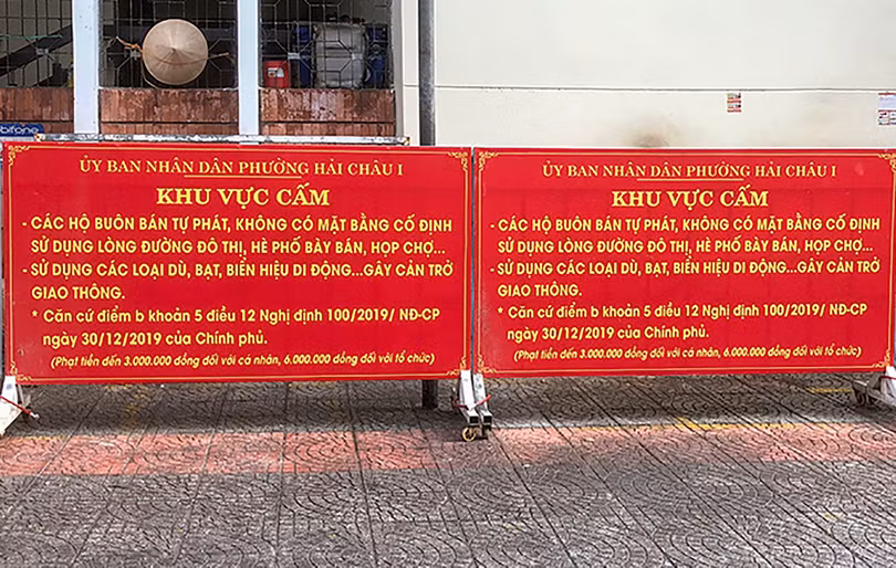 Thông báo nhắc nhở đối với tiểu thương kinh doanh xung quanh chợ Hàn (ảnh Hồng Quân)