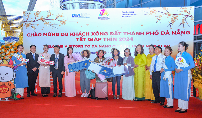 Lễ đón du khách quốc tế đầu tiên xông đất Đà Nẵng trong ngày Mồng 1 Tết Nguyên đán Giáp Thìn 2024