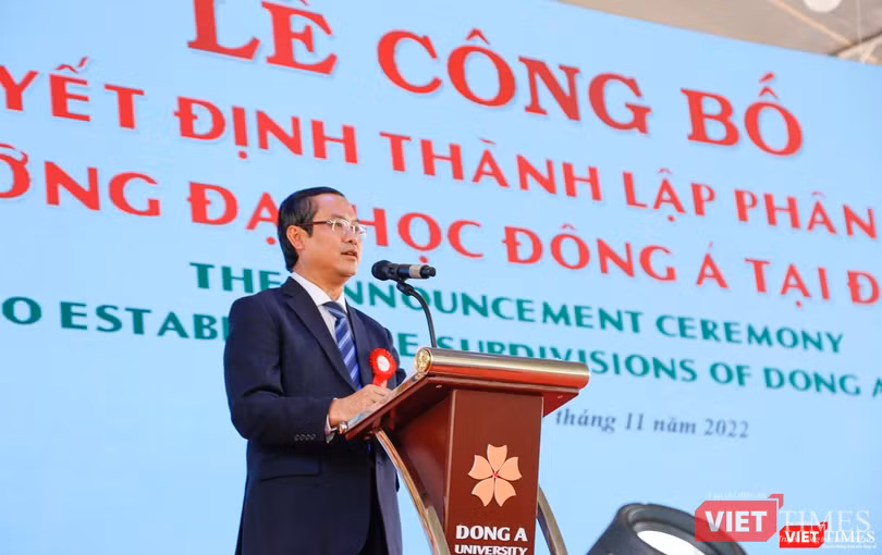 PGS.TS Nguyễn Văn Phúc - Thứ trưởng Bộ GD&amp;ĐT phát biểu tại sự kiện thành lập phân hiệu ĐH Đông Á tại Đắk Lắk