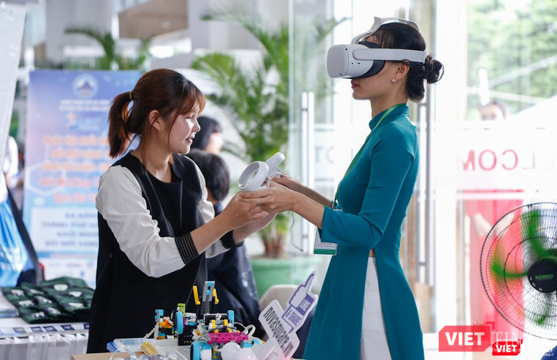 Trải nghiệm công nghệ không gian ảo tại SURF Da Nang 2022 Trải nghiệm công nghệ không gian ảo tại SURF Da Nang 2022