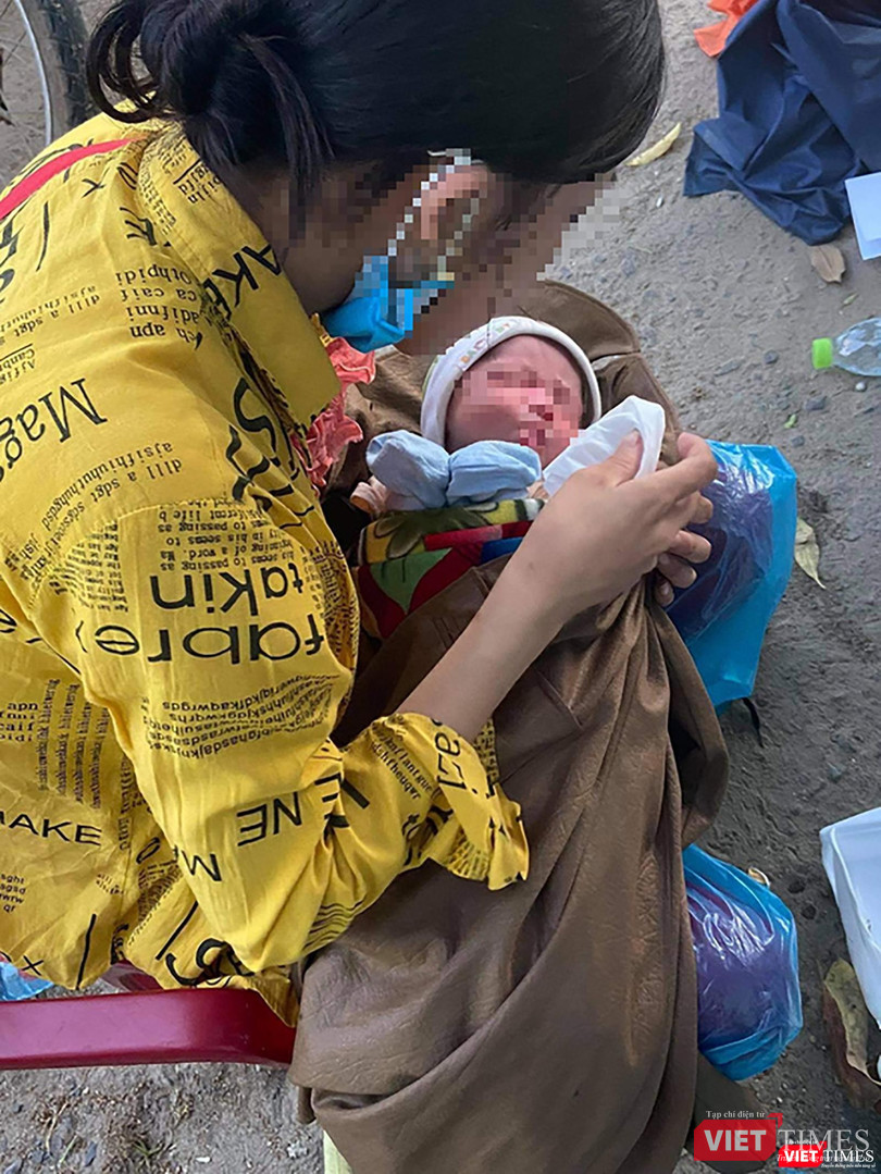 Hai mẹ con (Ảnh Minh Việt)