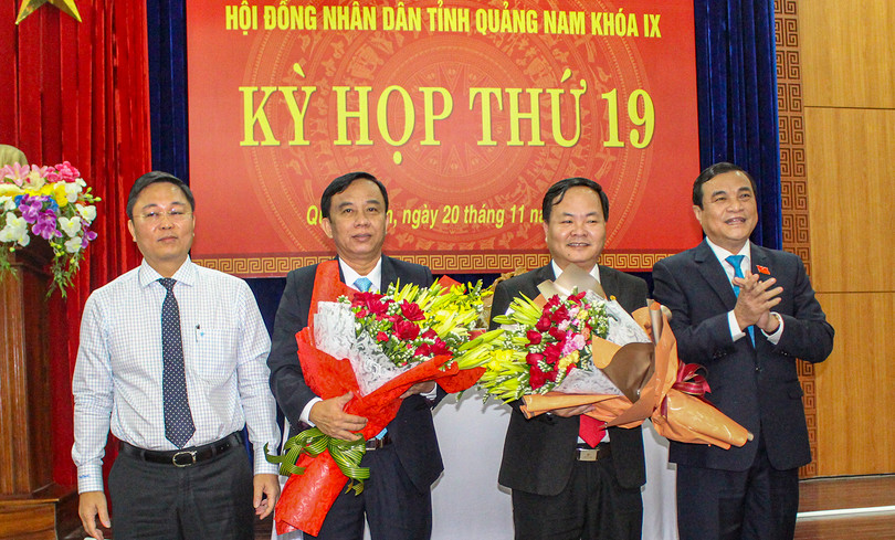 Ông Nguyễn Hồng Quang - Bí thư Thành ủy TP Tam Kỳ (người thứ 2 từ phải sang) được bầu giữ chức danh Phó Chủ tịch UBND tỉnh Quảng Nam, nhiệm kỳ 2016-2021.